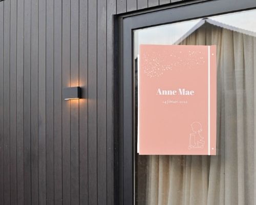 Geboortebord: een uitbundige aankondiging voor de straat en wijk